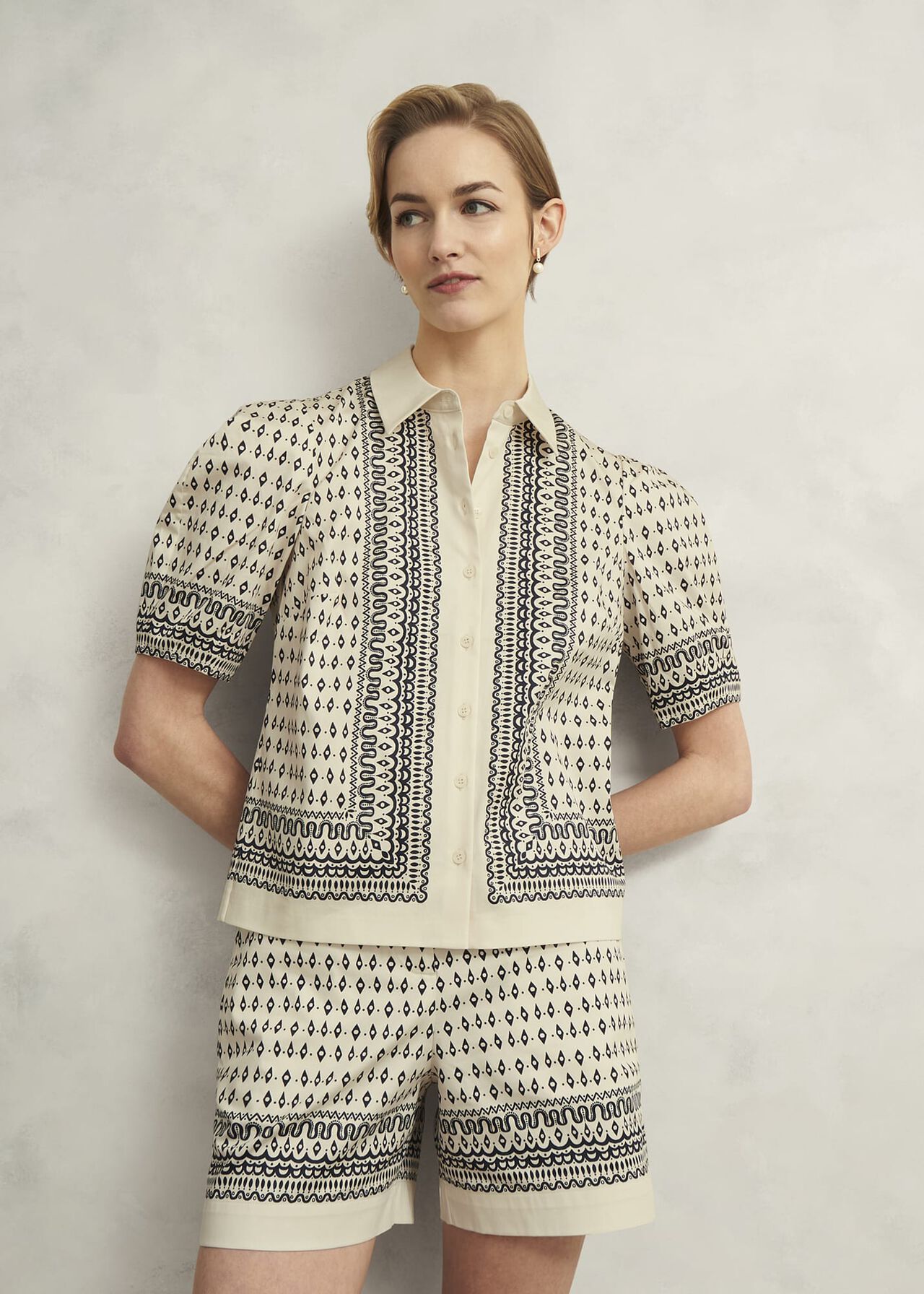 Suri Shorts, Cream Navy, hi-res